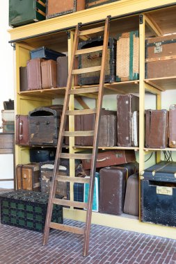 Vintage bavul depolama