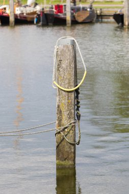 Bir sonrası etrafında deniz ip bağladılar