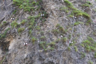 Çelik toprak kayması karşı koruma için net