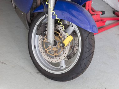 Motosiklet tekerlek engelleme güvenlik kilidi