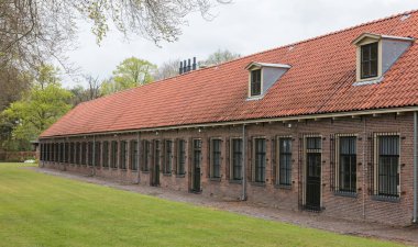 eski kırmızı çatı 