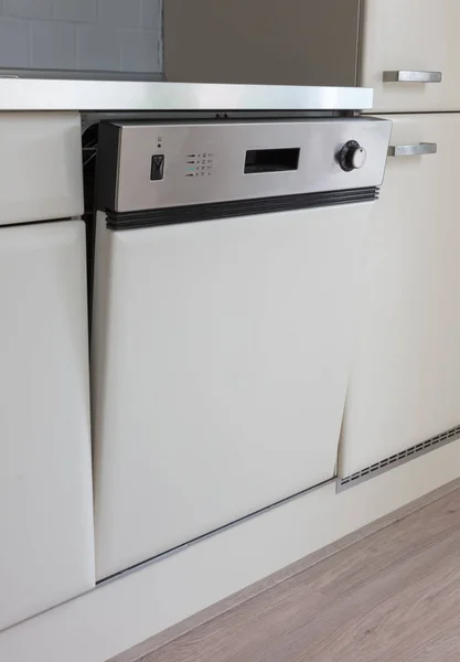 Closed dishwasher with clean plates, cups and dishes — Stock Photo, Image