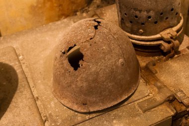 Ww2 den eski kırık kask