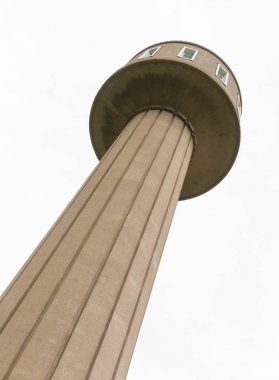 1950'lerde eski su kulesinden bir daireye birleştirdi