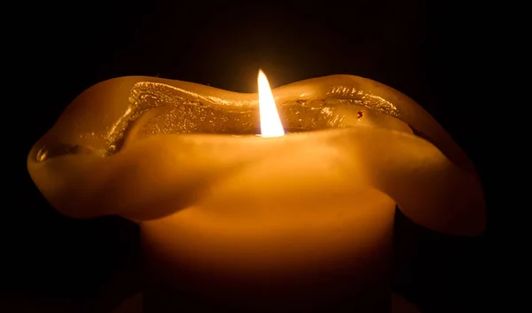 Duża świeca spalanie — Zdjęcie stockowe