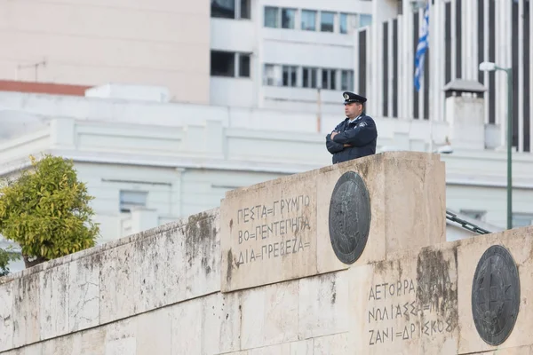 Atene, Grecia - 24 ottobre 2017: Polizia davanti alla Tomba o — Foto Stock