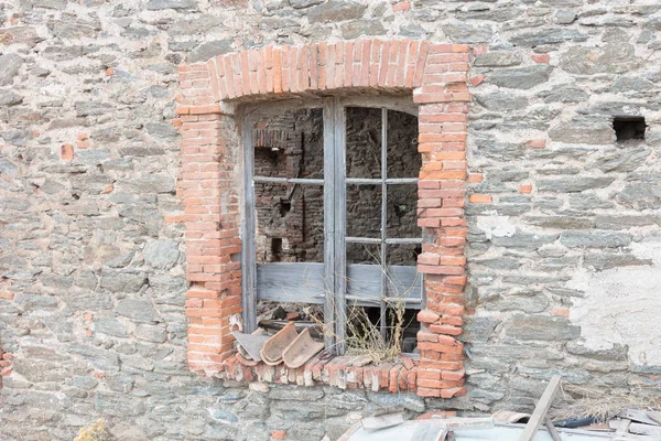 Casa abandonada en Grecia —  Fotos de Stock
