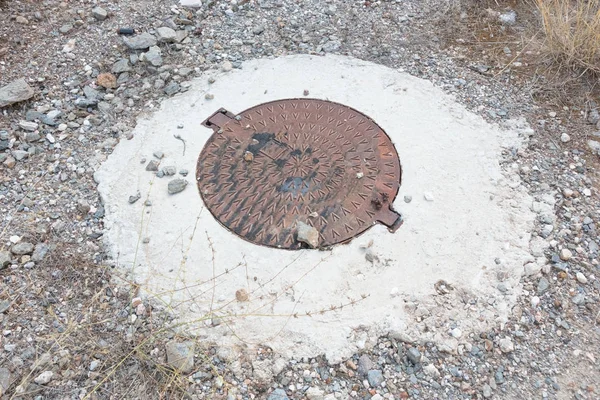 Cirkel stål brunnslock — Stockfoto