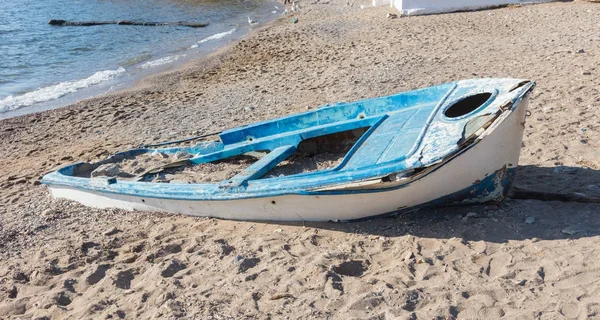 Gammal båt i Grekland — Stockfoto