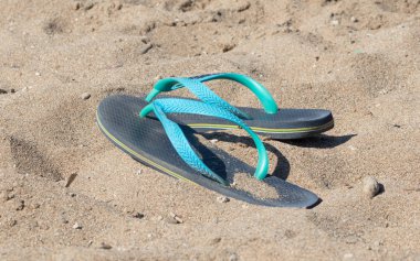 Flip flop mavi ve yeşil