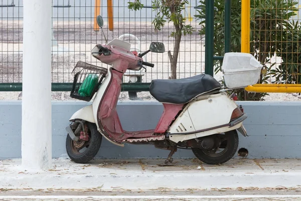 Velho scooter na Grécia — Fotografia de Stock