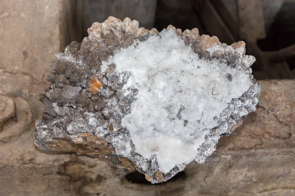 Amethyst cluster isolated — Stock Photo, Image