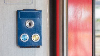 Eski basma düğmesi