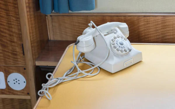 Retro telefon w pociągu — Zdjęcie stockowe