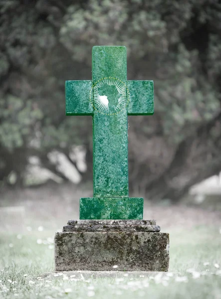 Lápida muy antigua en el cementerio —  Fotos de Stock