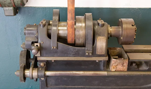 Old machine in a workshop — Stock Photo, Image