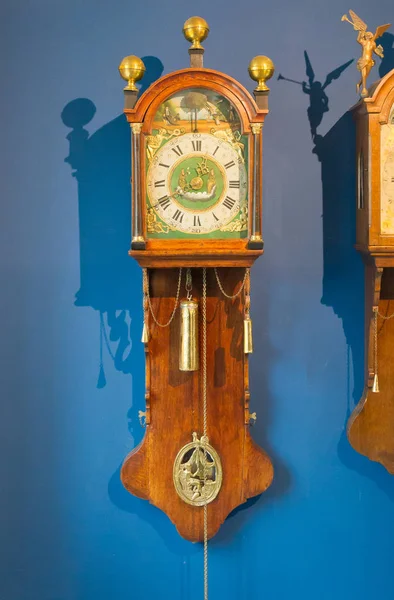 Messing gewicht op een oud Hollandse klok — Stockfoto