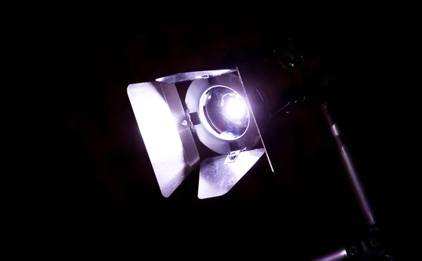 Bir film setinde kullanılan ışık — Stok fotoğraf