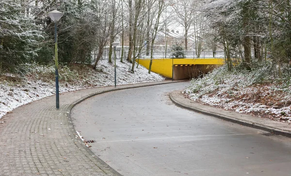 Shot van een tunnel voor fietsers en voetgangers — Stockfoto