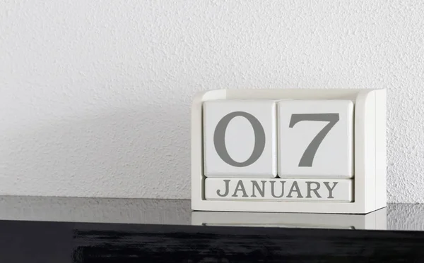 Calendario bloque blanco fecha actual 7 y mes enero — Foto de Stock