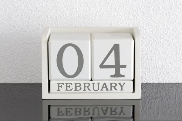 Calendario bloque blanco fecha actual 4 y mes febrero — Foto de Stock