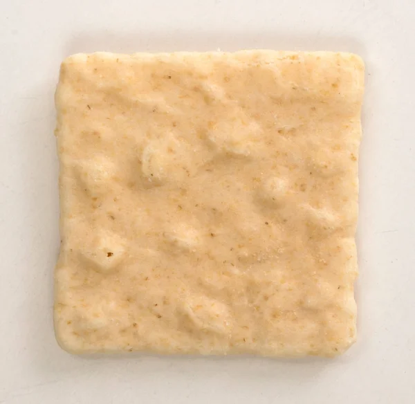 Jednoduché čtvercové cracker, samostatný — Stock fotografie