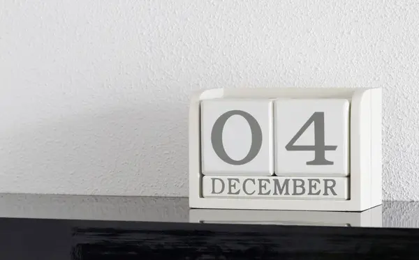 White block calendar present date 4 and month December — Stock Photo, Image