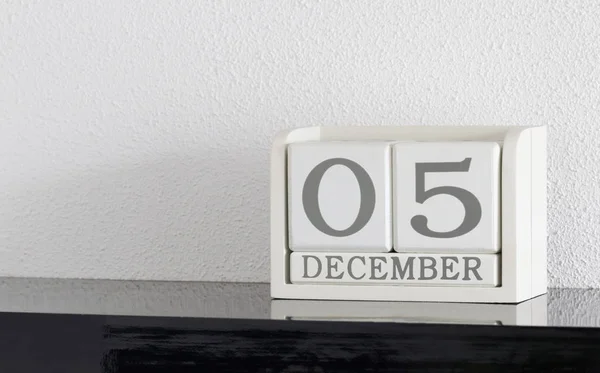 Fehér blokk naptár, mai dátum 5 és December hónap — Stock Fotó