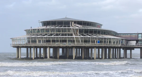 Spiaggia del Mare del Nord e molo di Scheveningen — Foto Stock