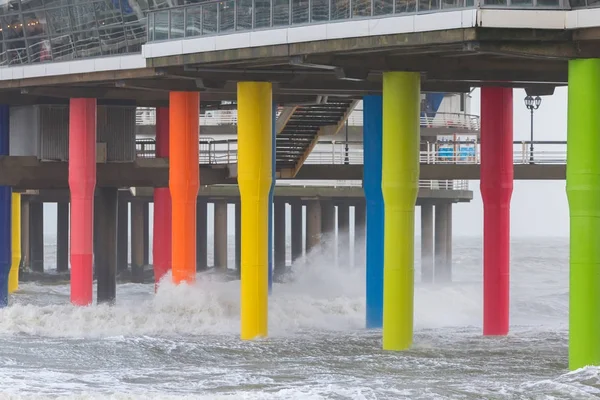 Északi-tengeri strand és a móló Scheveningen — Stock Fotó