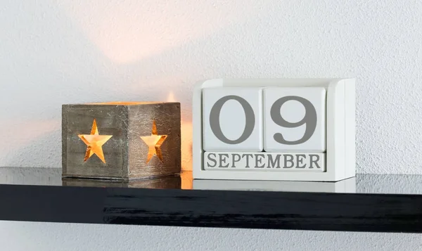 Calendario bloque blanco fecha actual 9 y mes septiembre — Foto de Stock