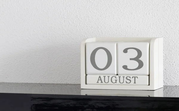 Calendário bloco branco presente data 3 e mês de agosto — Fotografia de Stock