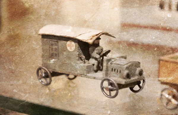 Vintage speelgoedauto — Stockfoto