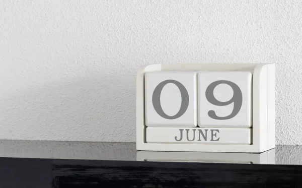 Calendário bloco branco data presente 9 e mês de junho — Fotografia de Stock