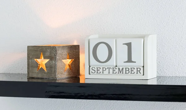 白色方块式日历当前日期1和月9月 — 图库照片