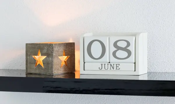 Calendario bloque blanco fecha actual 8 y mes junio — Foto de Stock