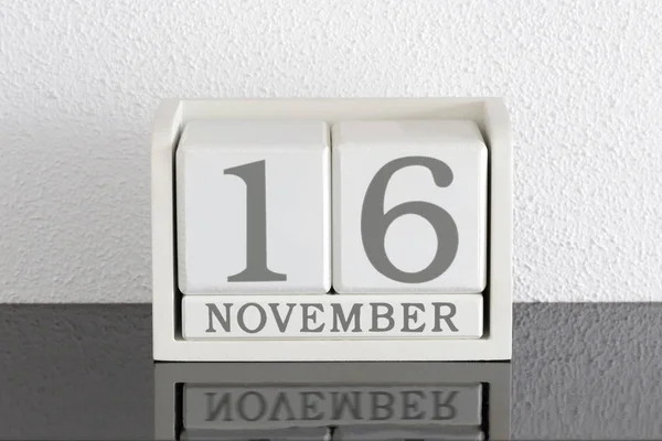 White-Block-Kalender präsentieren Datum 16 und Monat November — Stockfoto