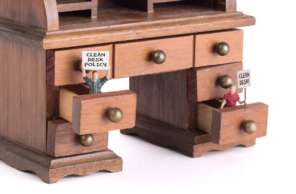 Small vintage desk - Clean desk policy