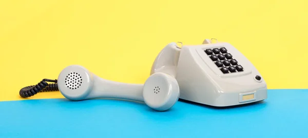 Vintage telefono grigio — Foto Stock