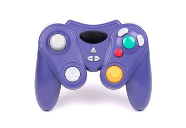 beyaz zemin üzerinde video oyun denetleyicisi 