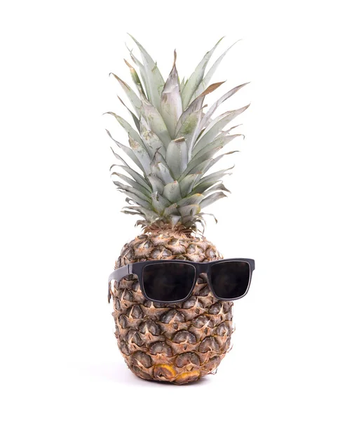 Vtipný ananas se slunečními brýlemi — Stock fotografie