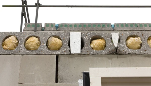 Plac budowy z domu w trakcie budowy - wzmocniona betono — Zdjęcie stockowe