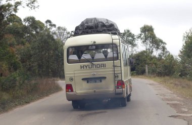 Madagaskar, 25 Temmuz 2019 'da aşırı yüklenmiş otobüs,
