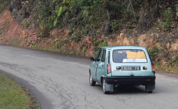 Ranomafana, Madagaskar 29 Temmuz 2019 Eski Renault 5, Madag — Stok fotoğraf