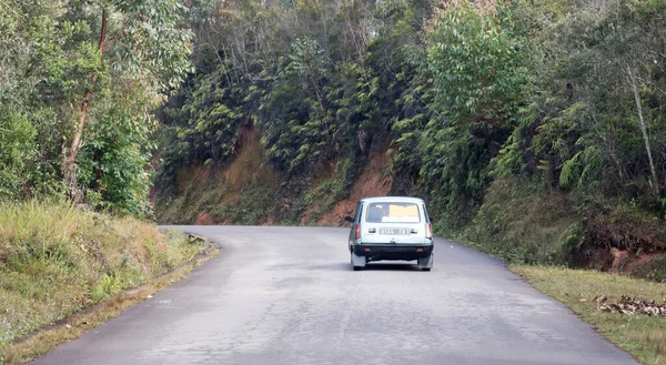 Ranomafana, Madagaskar 29 Temmuz 2019 Eski Renault 5, Madag — Stok fotoğraf