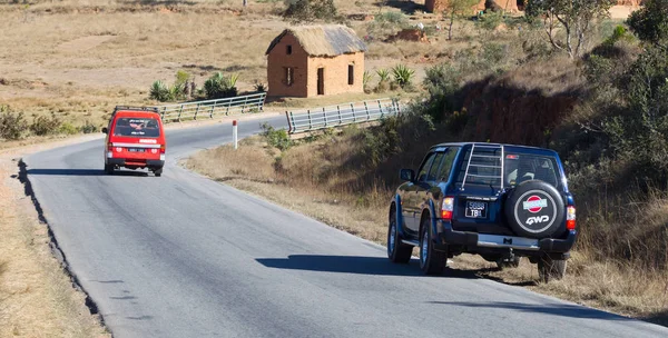 Madagascar em 25 de julho de 2019 - Um 4x4 preto estacionado. Estes carros são — Fotografia de Stock