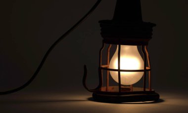 70 'lerden kalma eski model bir ışık.