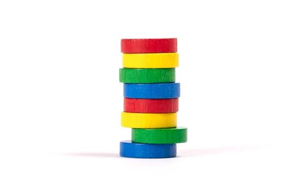 Κυκλικά ξύλινα τσιπ διαφόρων χρωμάτων, κόκκινο, πράσινο, μπλε — Φωτογραφία Αρχείου