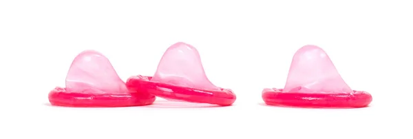 Красный презерватив, изолированный — стоковое фото