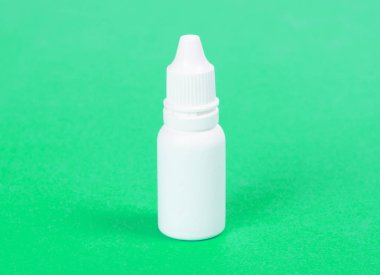 plastik şişe izole